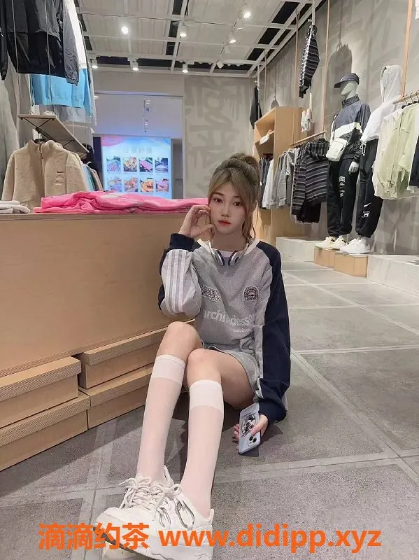 杭州楼凤-拱墅区娇娇，18岁苗条新星，服务超丰富！