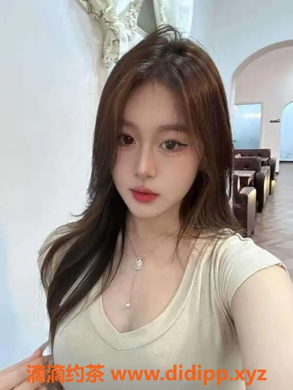 广州楼凤-荔湾区23岁小肉包，34D胸围超值体验