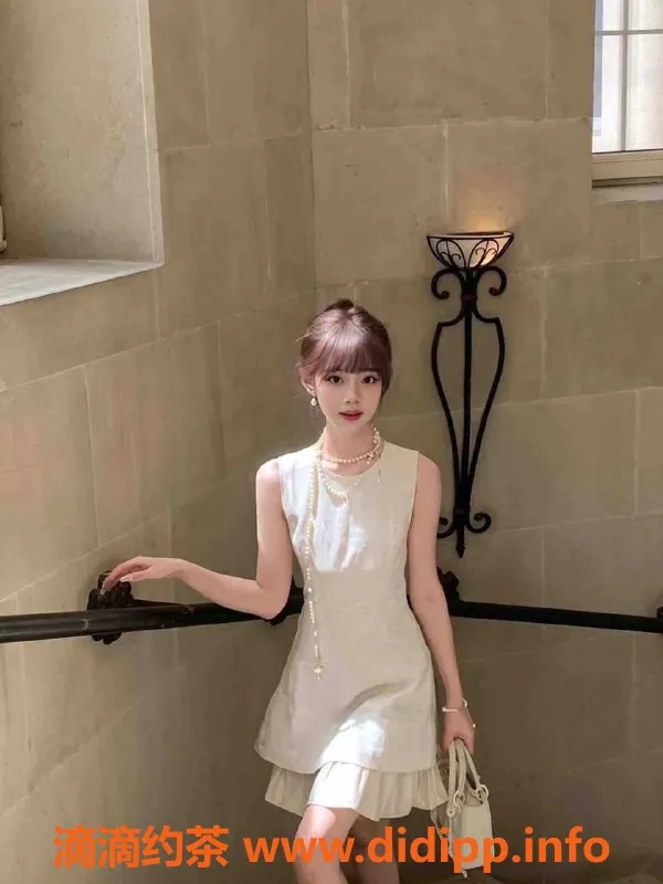 东莞楼凤资源信息,大朗诗雨，700元约会体验！