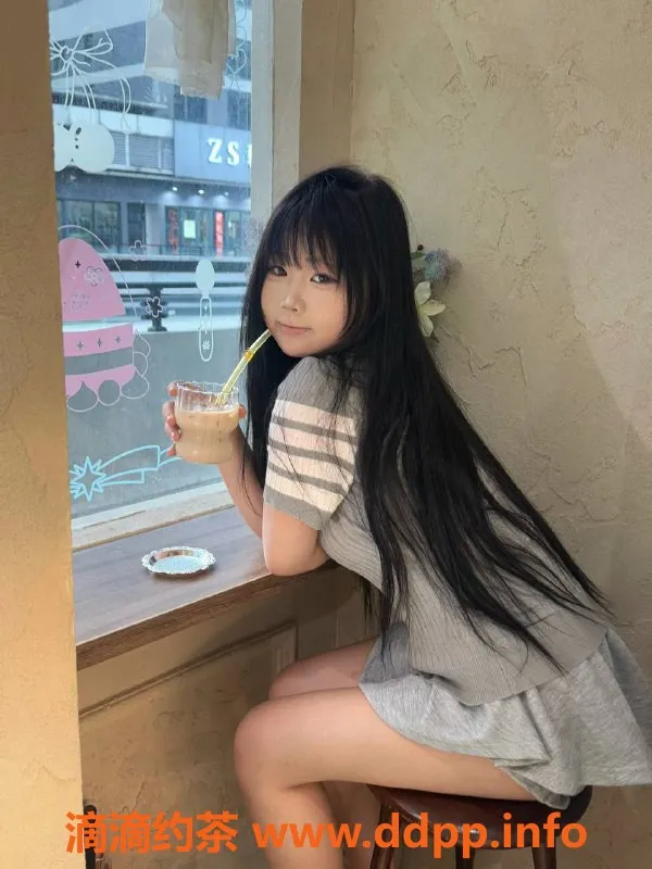 广州楼凤-番禺嫩妹兔兔，700元超值服务体验