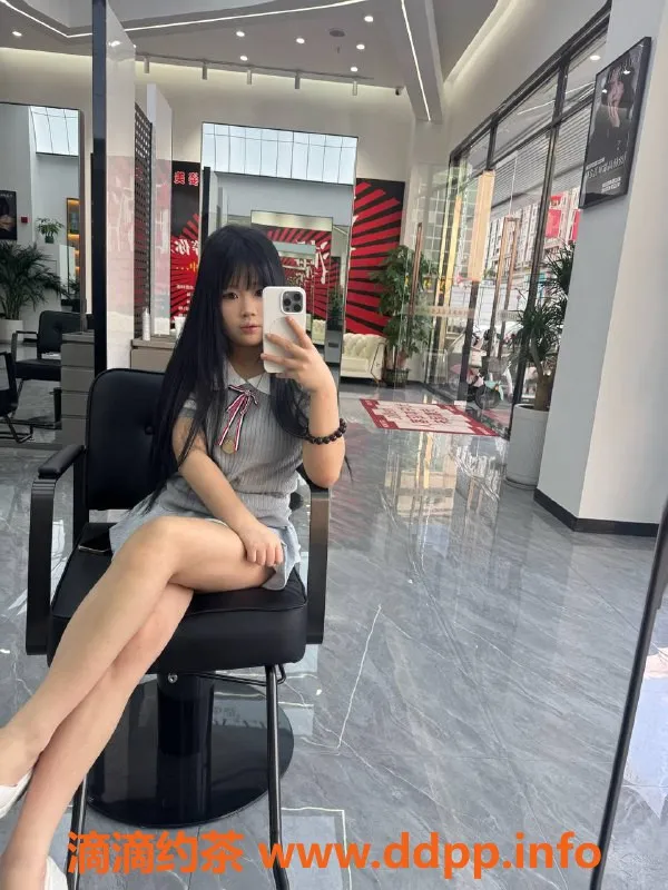 广州楼凤-番禺嫩妹兔兔，700元超值服务体验