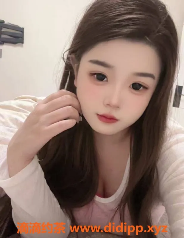 郑州楼凤-二七区18岁UU，164cm/58kg，亲密服务不催时