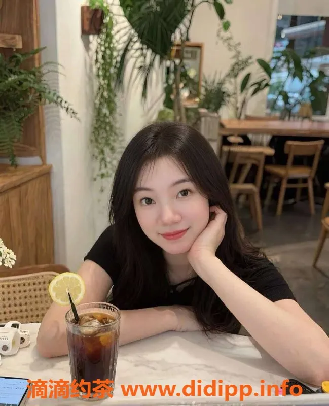 北京楼凤-丰台小思27岁158cm 105斤 600元精油开背服务