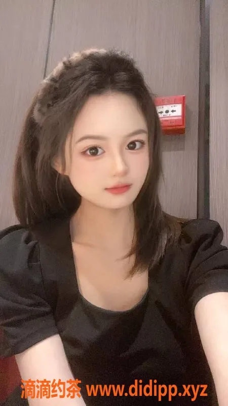 郑州楼凤-南龙湖金金，18岁，48kg，163cm舞蹈生服务