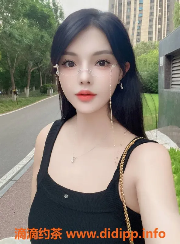 北京楼凤-朝阳小龙女，天然36D杯，热情服务体验