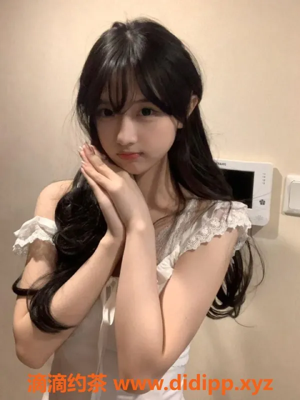 广州楼凤-海珠超嫩学妹雨桐，20岁165cm，服务多样