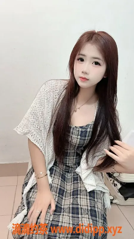 北京楼凤-朝阳三元桥清纯可爱知知，18岁168高圆润D杯