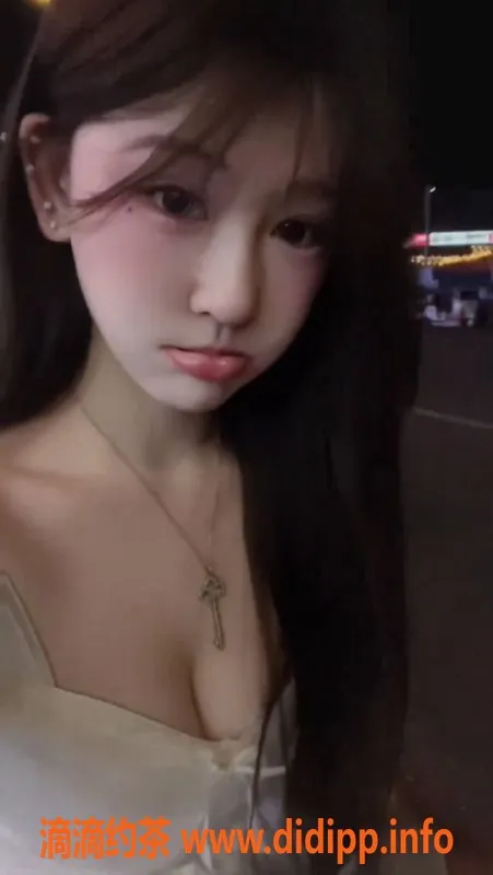 杭州楼凤-小虎牙兼职体验，165身高D罩杯，价格亲民