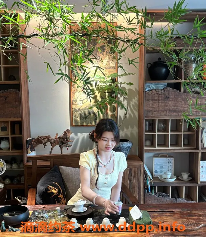 郑州楼凤资源信息,管城区化妆师妹妹，18岁162cm 体重55kg