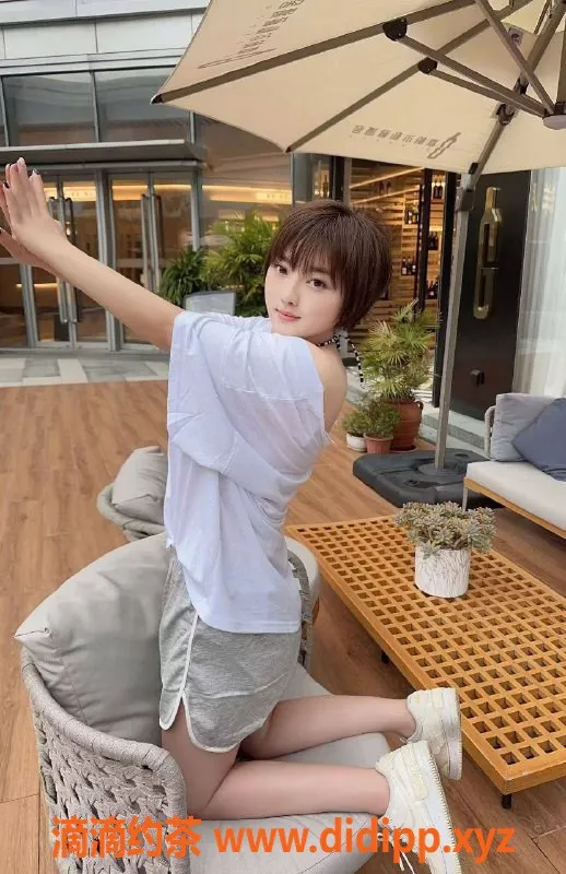 郑州楼凤-郑州思源，25岁，166cm，54kg，85C，让你尽享水中乐趣