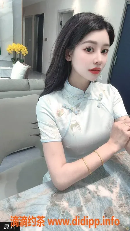 南京楼凤-江宁区小V，25岁天然F胸，165cm服务高效