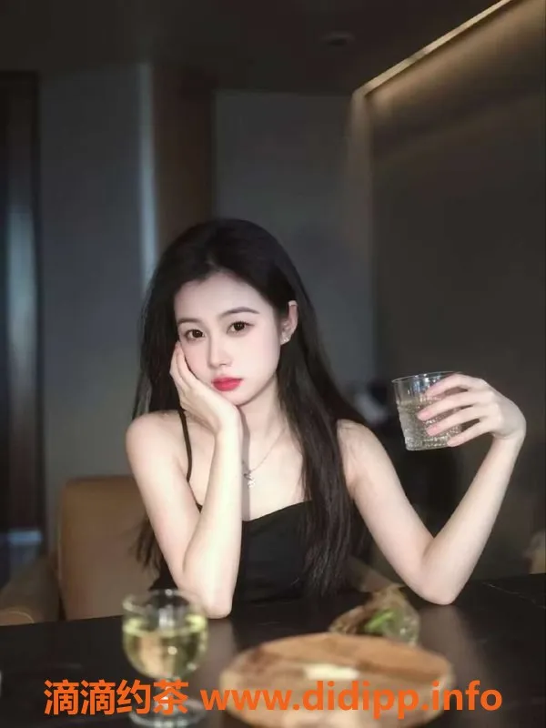 广州楼凤-天河新宠米苏 23岁165cm 48kg胸围34C服务全