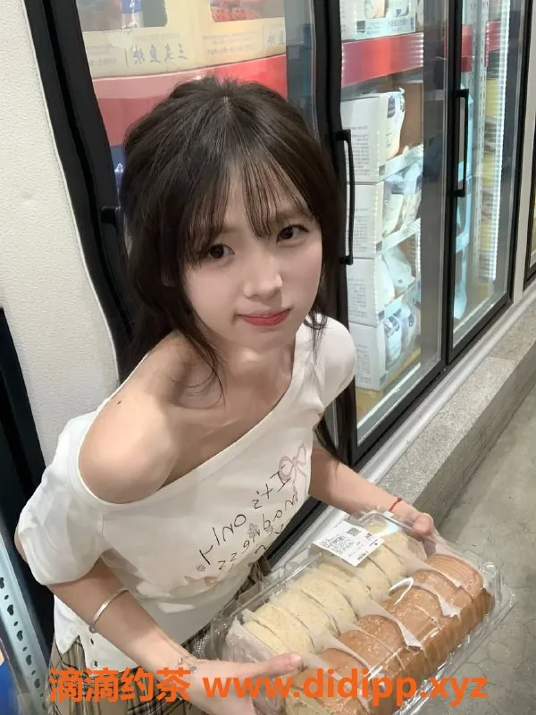 杭州楼凤-杭州可可，18岁163cm清纯美少女，1400元/50分钟