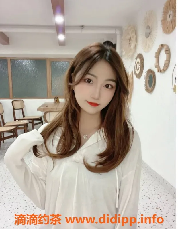 深圳楼凤-光明 158cm 42kg B杯 24岁可外出服务