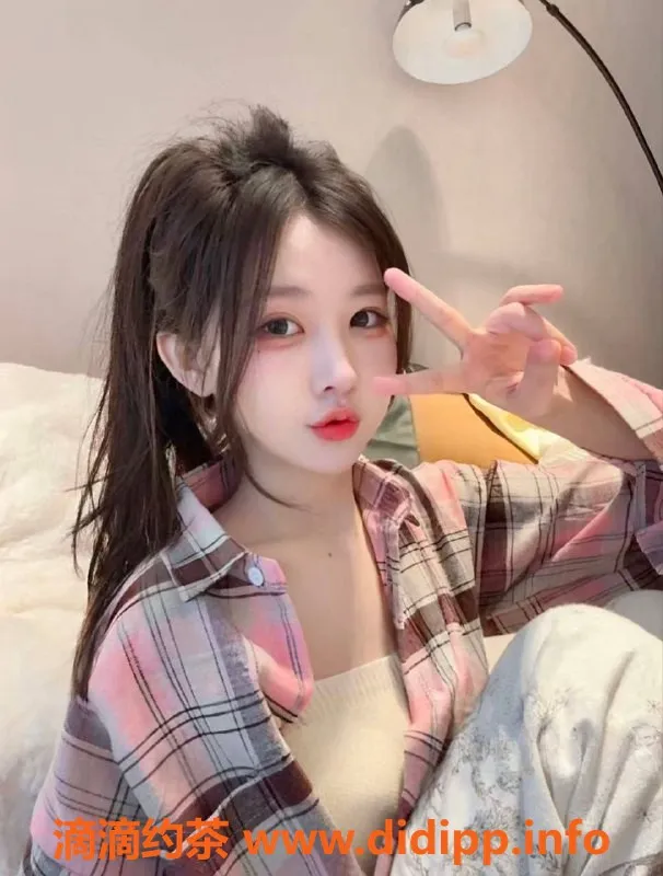 北京楼凤-丰台嫩妹露露，1300元服务笑容可掬