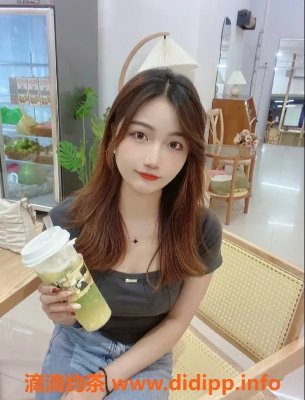 深圳楼凤-光明 158cm 42kg B杯 24岁可外出服务