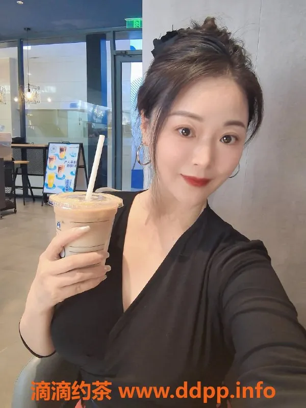 北京楼凤-丰台彤彤，少妇口活细致，500元服务