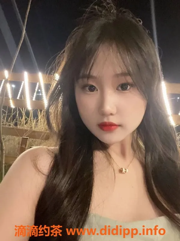 成都楼凤资源信息,成都乖乖，18岁嫩妹，身高163，600元享服务