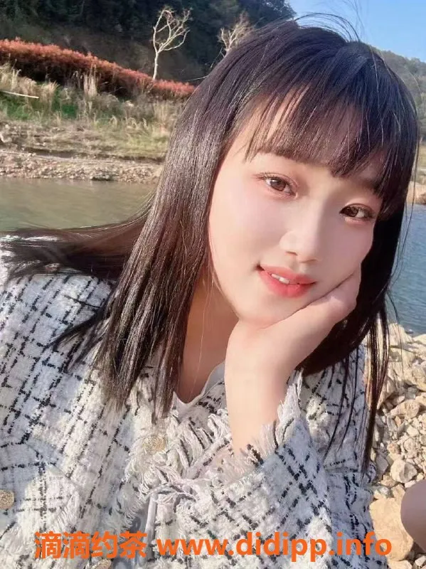 宁波上门服务-25岁美腿尤物，体重54，服务多样，尽享鸳鸯浴