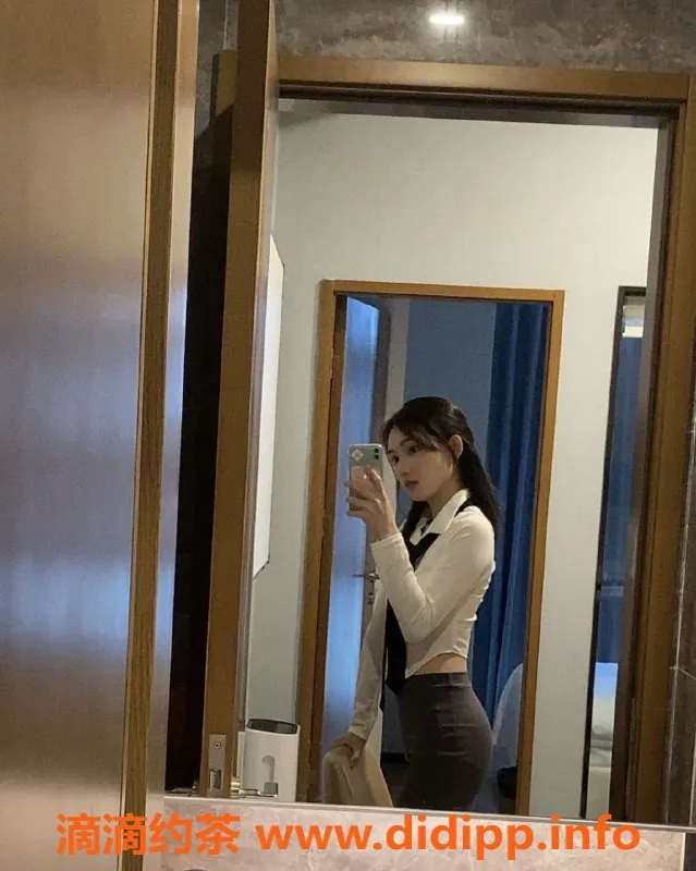 台州楼凤-奉贤区🌹芮芮 167cm 49kg C罩杯 无套路服务