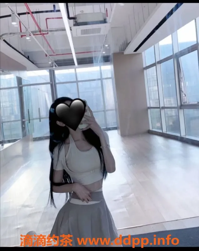 烟台楼凤-星公馆小溪，18岁嫩妹，身高164，价位6P