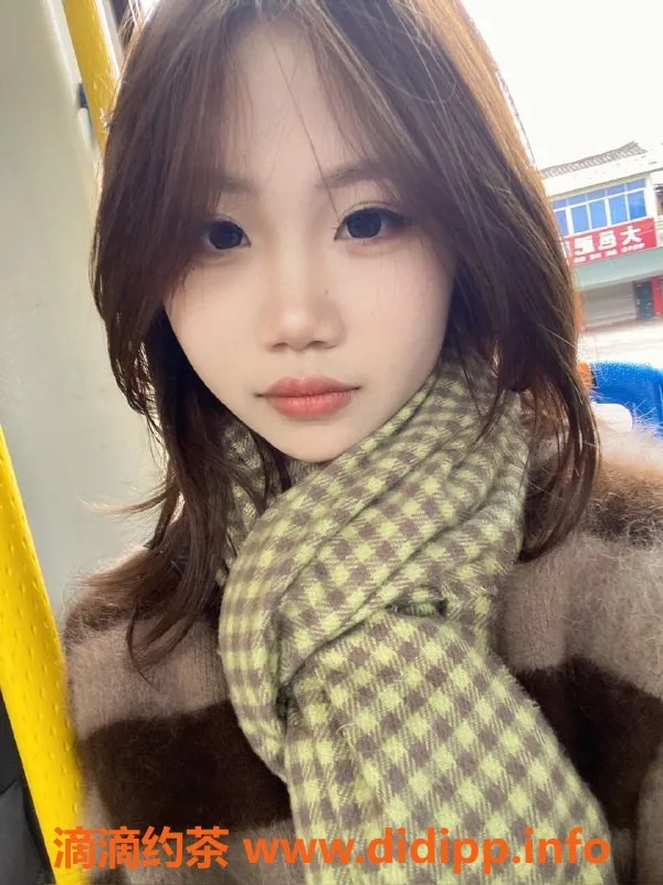 成都楼凤资源信息,成华区瑶瑶，18岁，身高160，胸围B+，550元体验