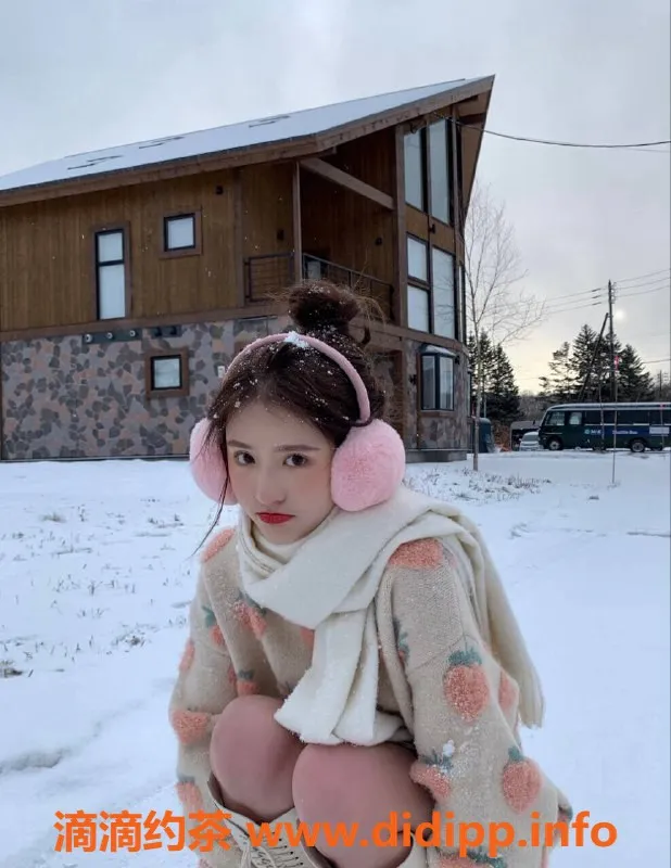 烟台楼凤-高颜值学妹洋洋，163cm，18岁，90斤，制服诱惑等你来体验！