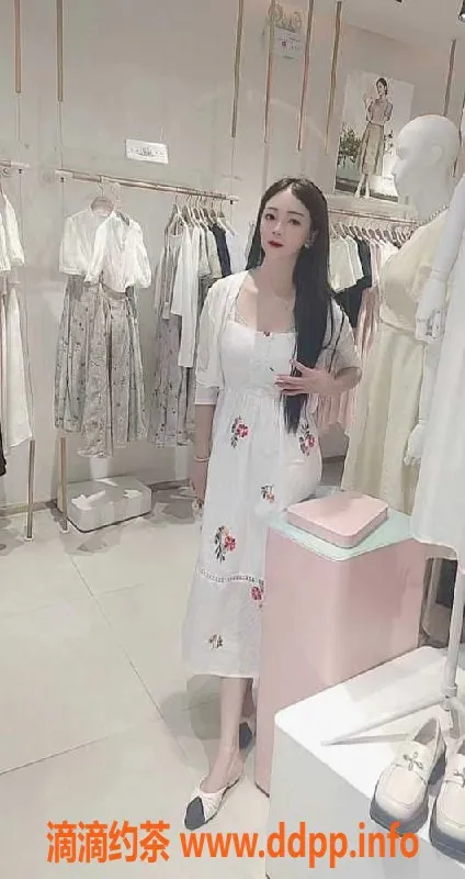 深圳楼凤-龙岗大胸妹九月，27岁，38D，超值服务！