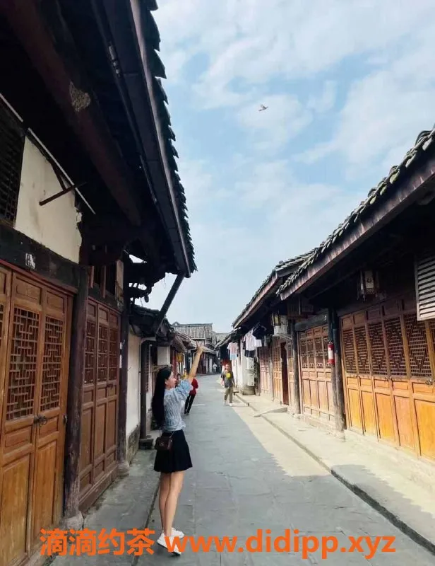 成都楼凤资源信息,市中心千凡，700元起诱惑服务