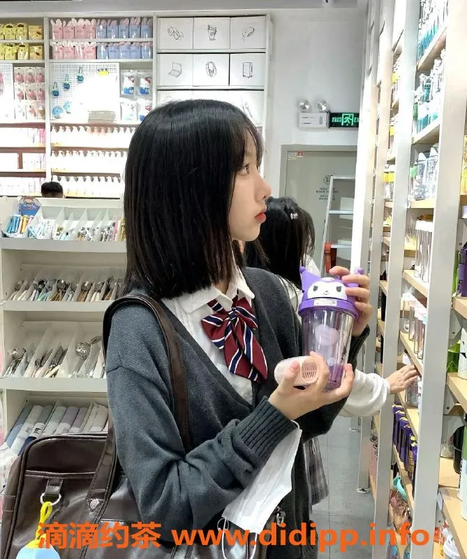 台州楼凤-上海奉贤区小Q 43kg 163cm 无套路喝茶服务