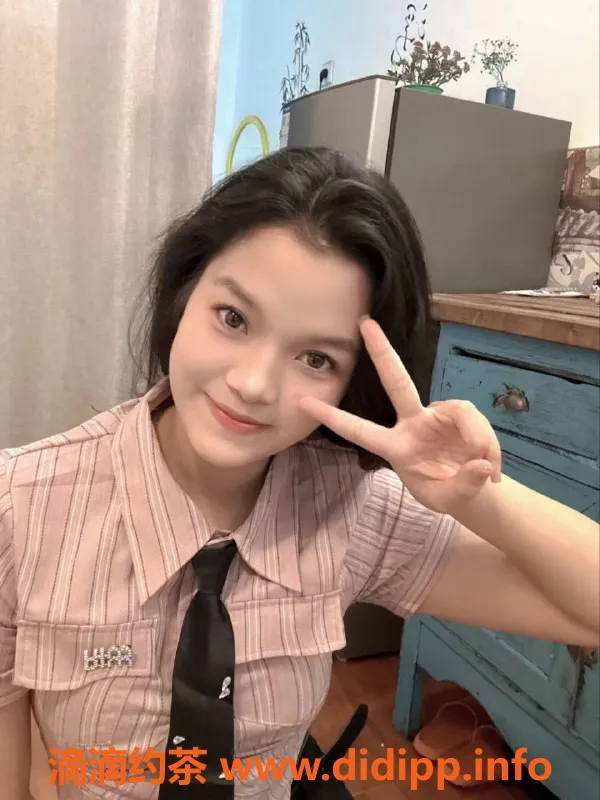 成都楼凤-成都佳佳，20岁匀称嫩妹，600元享服务