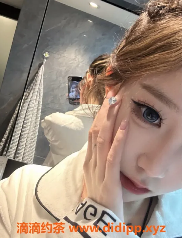 潍坊楼凤-高新区田欣，167cm 95斤，18岁，诱惑包夜4000