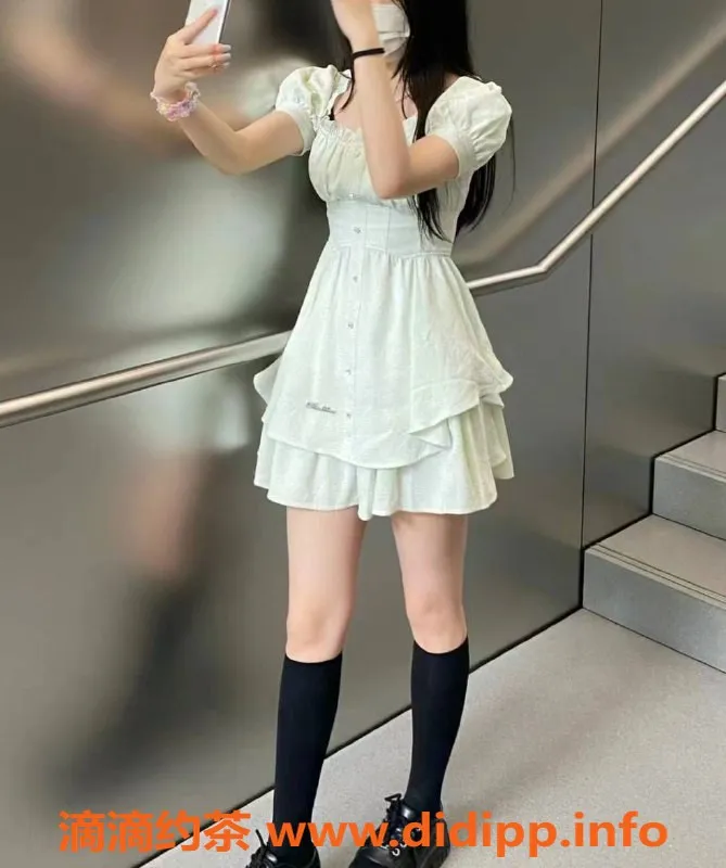 烟台楼凤资源信息,福山区海阳姑娘萱萱，18岁活力满满