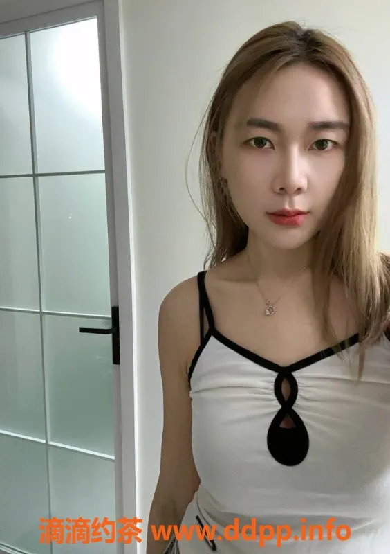 成都楼凤-成华区御姐言言，性感大长腿，亲密服务