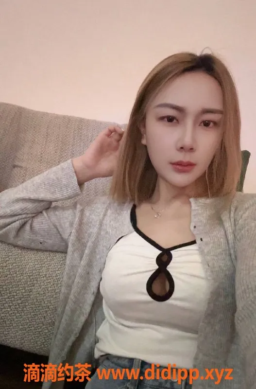 成都楼凤-成华区御姐言言，性感大长腿，亲密服务