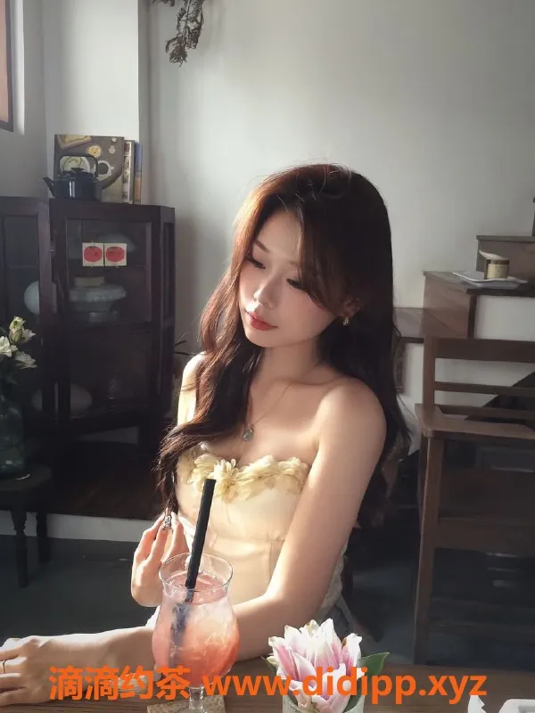 潍坊楼凤-奎文区小白，18岁，165cm，95斤，800元服务