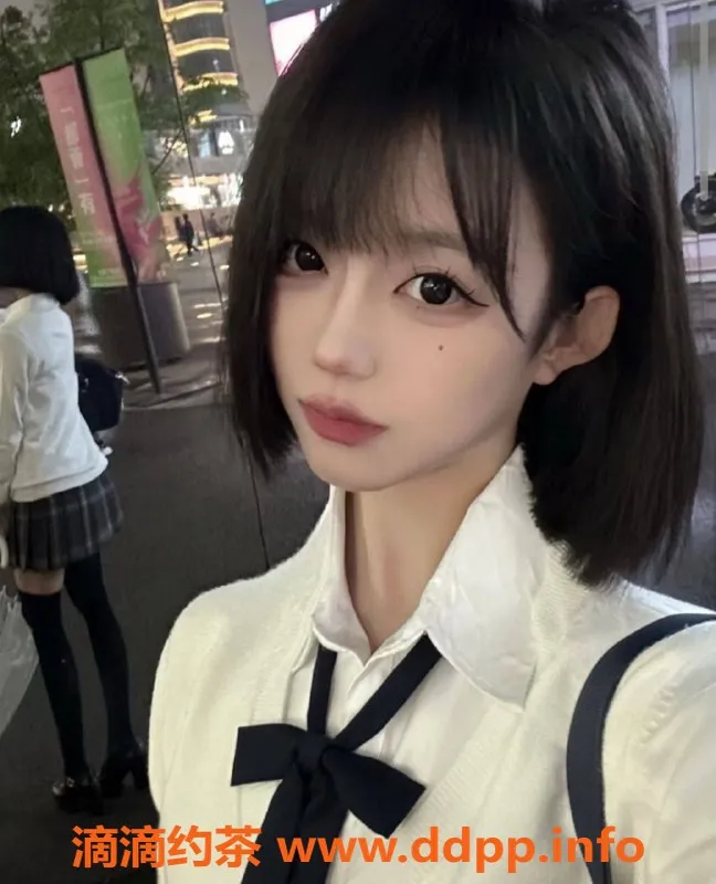 赣州楼凤-章贡小雪：165cm 34B 可爱学妹，陪浴过水服务