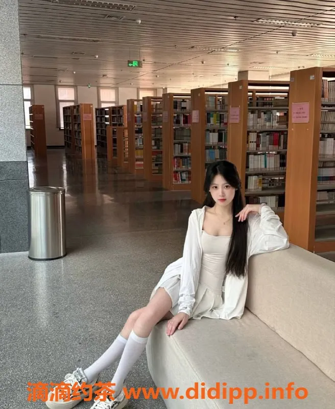 赣州楼凤-章贡18岁清纯妹菜菜，身高166cm，课费800起