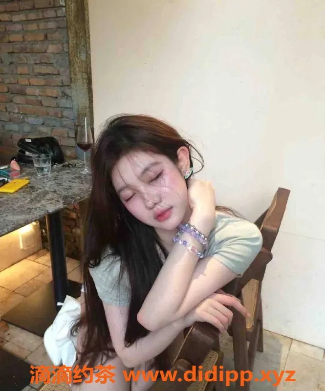 乌鲁木齐外围-乌市极品网红舞蹈系美女，169cm/96斤，3000元/次