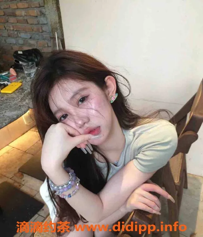 乌鲁木齐外围-乌鲁木齐极品网红，169高D罩杯，体重96，3000元起