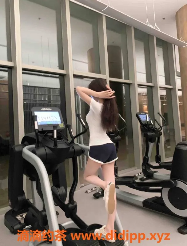 乌鲁木齐外围-乌市清纯新人小女友，169cm大二学生