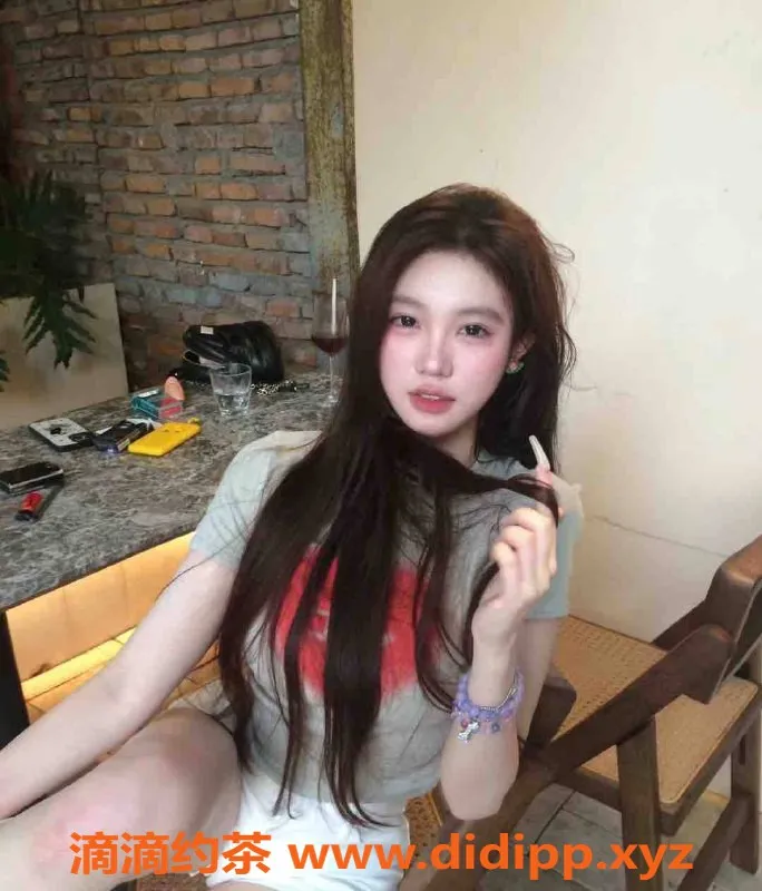 乌鲁木齐外围-乌市极品网红在读舞蹈系，169cm D罩杯