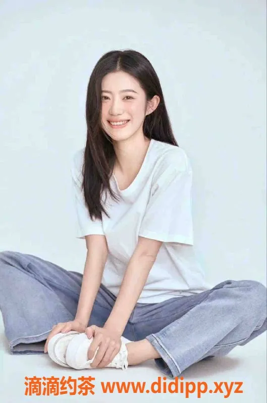 赣州楼凤-大三空乘兼职美眉，171cm D杯，完美比例