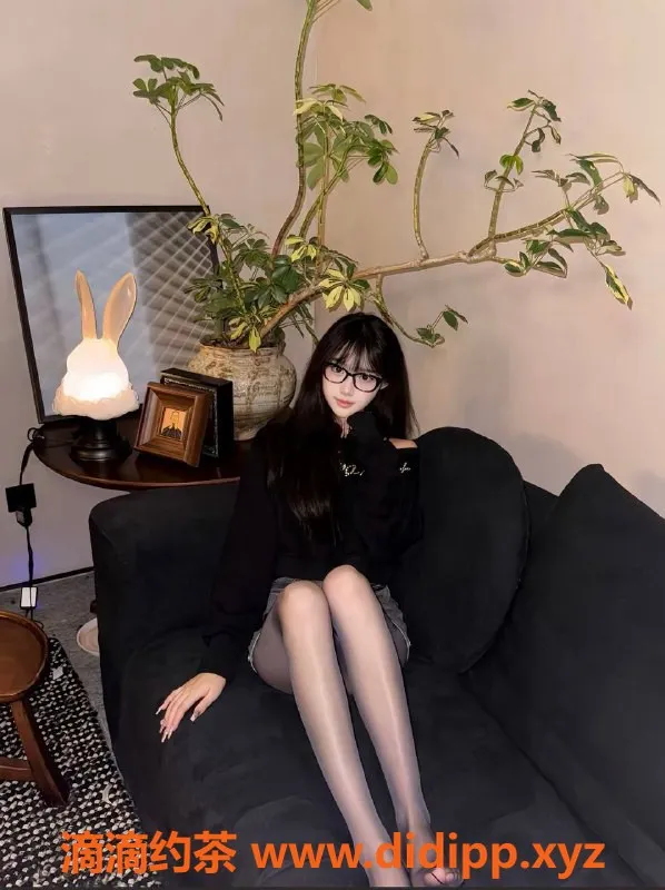 嘉兴楼凤-嘉兴静香，167cm大学生黑丝女神，身材诱人