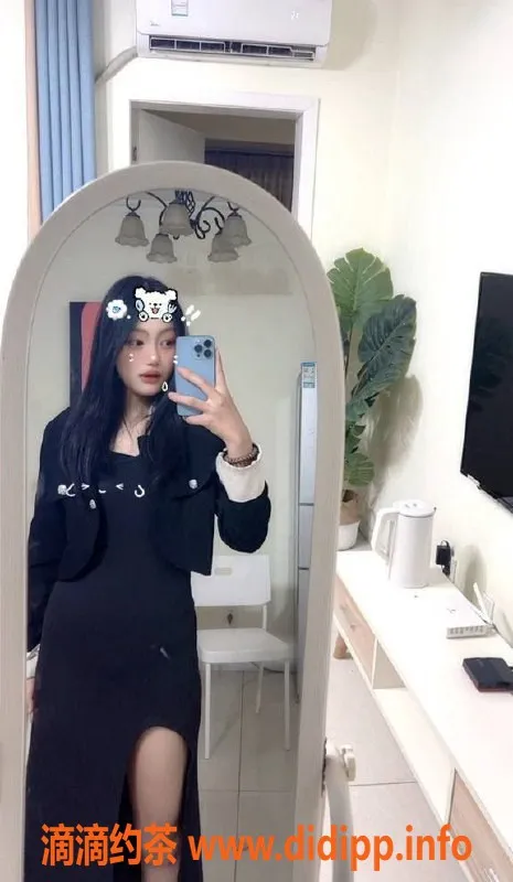 成都楼凤-金牛区嫩妹雯雯，17岁，165身高，90斤