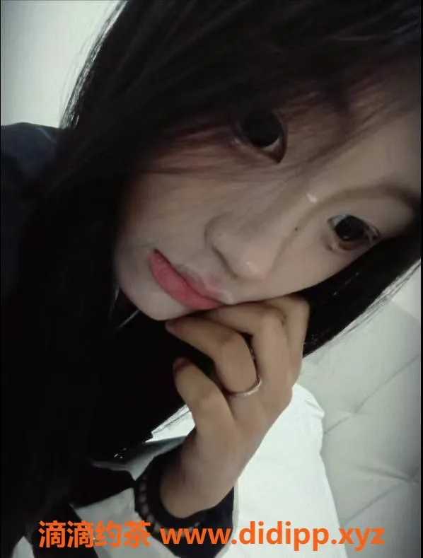 成都楼凤-金牛区嫩妹雯雯，17岁，165身高，90斤