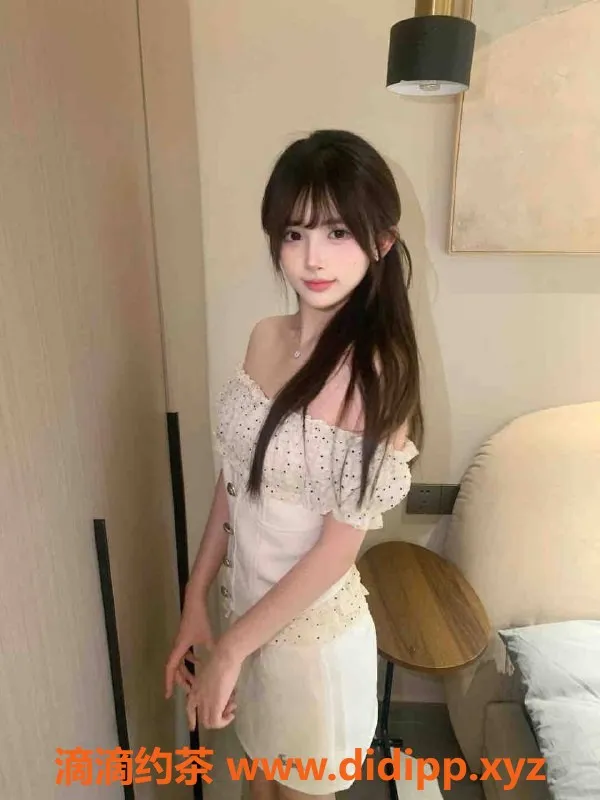 乌鲁木齐外围-乌市165cm甜美女友，3000元起，小长腿解锁多种姿势