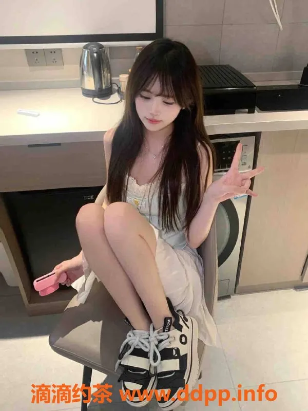 乌鲁木齐外围-乌市165cm甜美女友，3000元起，小长腿解锁多种姿势