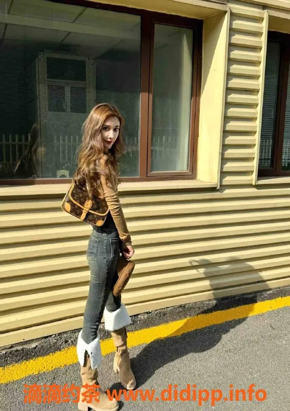 乌鲁木齐外围-维吾尔混血美女 170高22岁 时尚火辣 3000元起