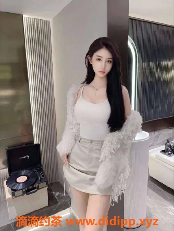 乌鲁木齐外围资源信息,乌市模特小星，168身高，95体重，灯光下美艳动人